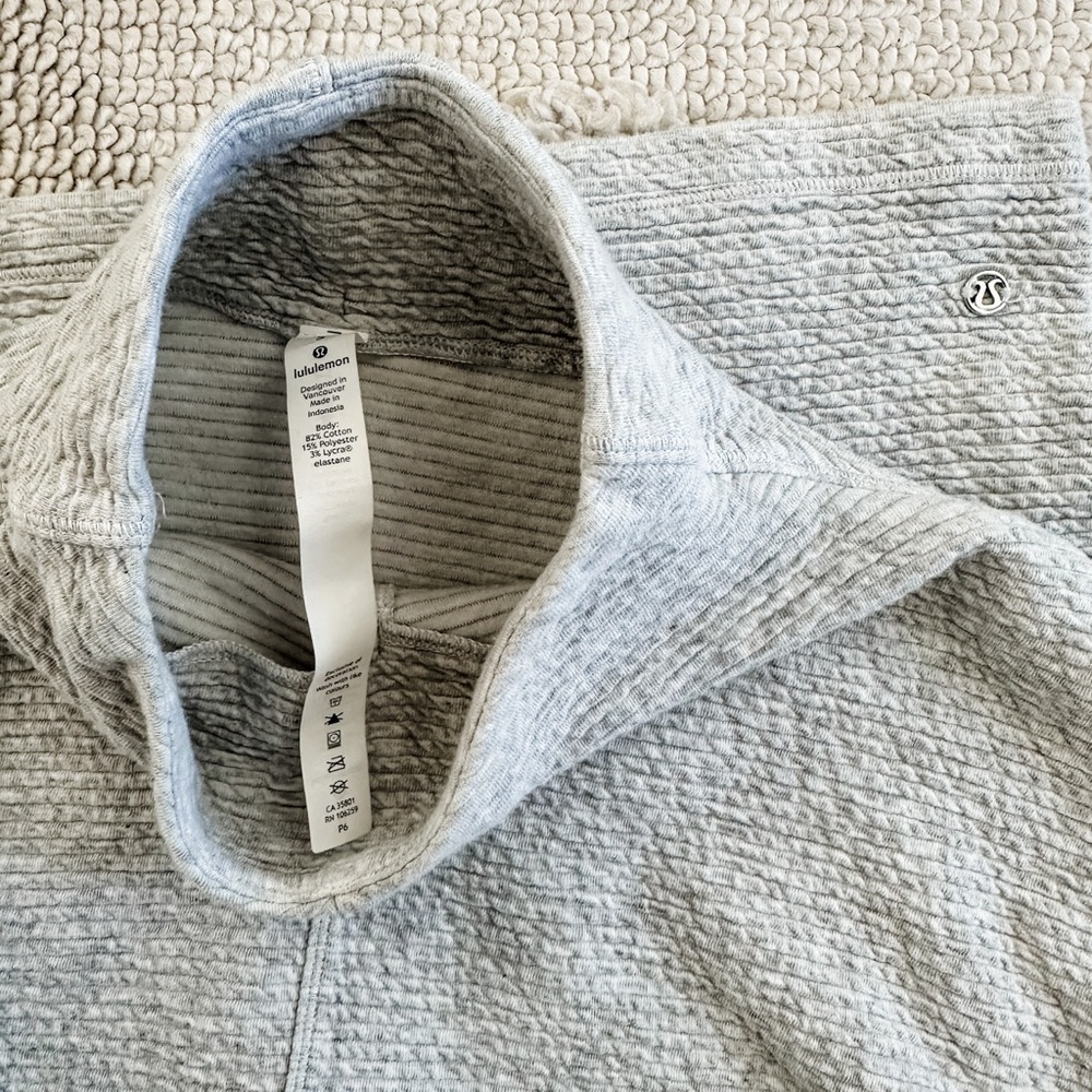 lululemon athletica Heather Gray Turtleneck Pullover - Picture 2 of 3